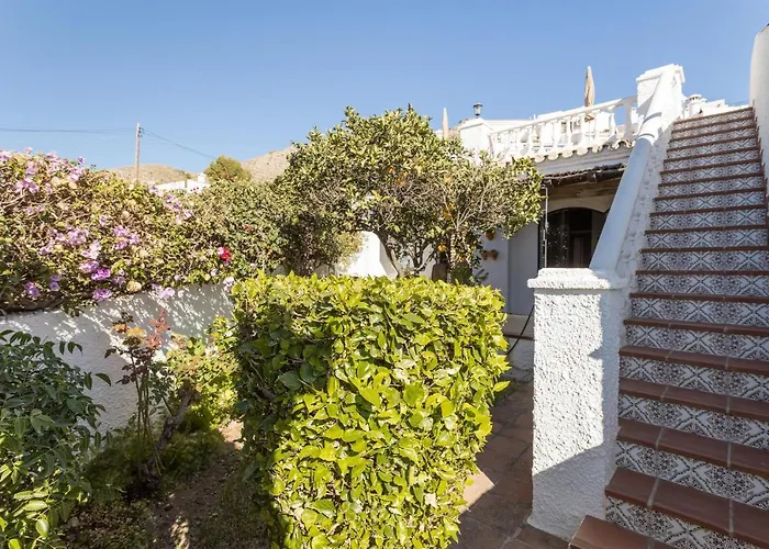 Casa De Junemor فيلة نيرخا